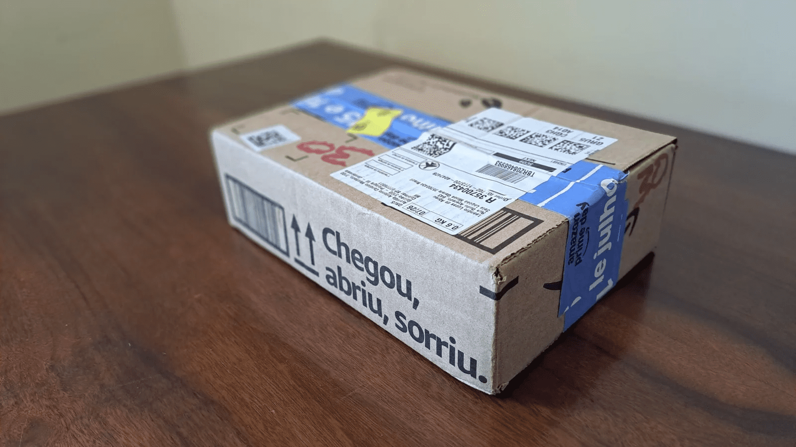 Unboxing Kindle Colorsoft: sealed Amazon box